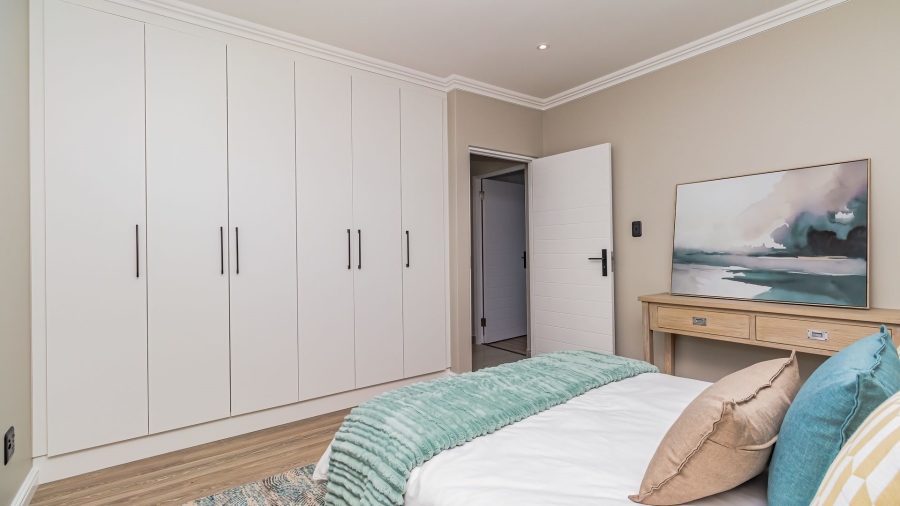5 Bedroom Property for Sale in Village On Sea Western Cape